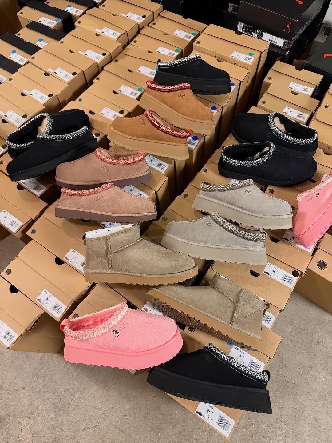 UGG SHOE PALLET