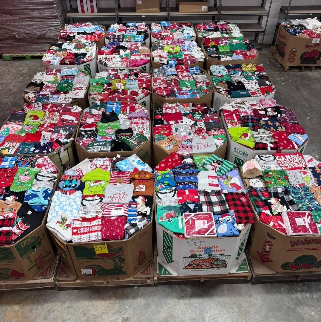 Target Christmas Clothes Pallet (550 - 650 Pieces)