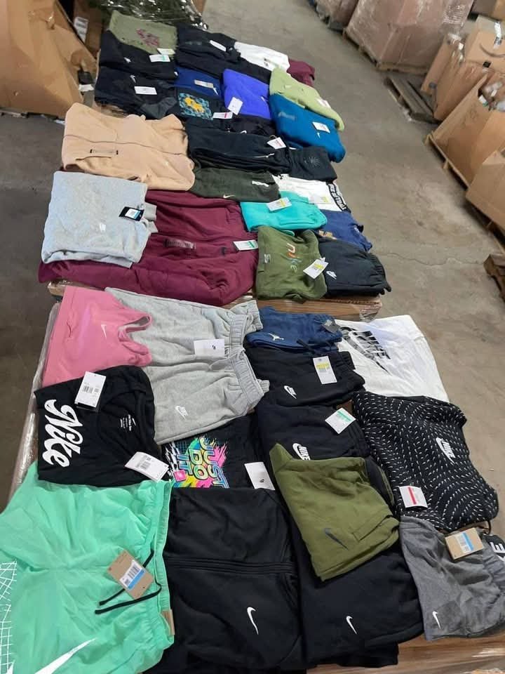 NIKE CLOTHING LIQUIDATION PALLETS